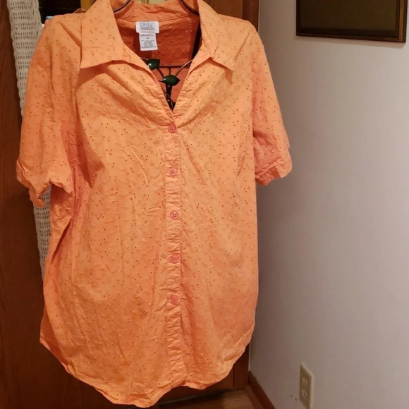 ♡ Only Necessities Stretchy Eyelet Tunic - Picture 2 of 4